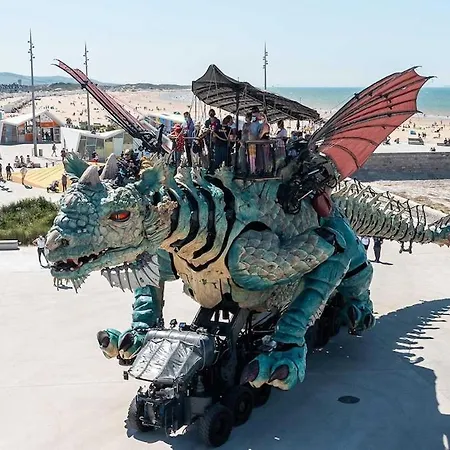 Hypercentre Calais, 4 Voyageurs *